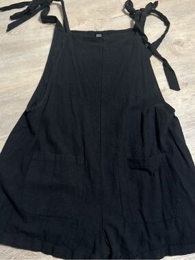 Black Tie-Strap Romper with Front Pockets